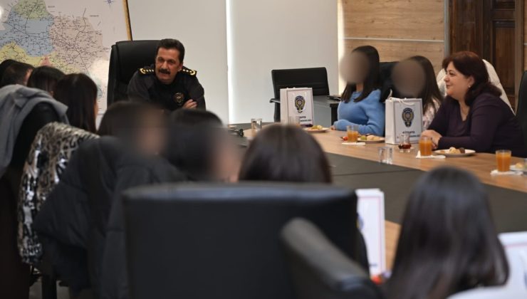 Emniyette sevgi dolu buluşma