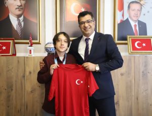 Kütahya’nın gururu Kuzey Milli Takım için kulaç attı