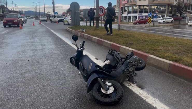 Otomobil ile çarpışan motosikletteki 2 kişi ağır yaralandı