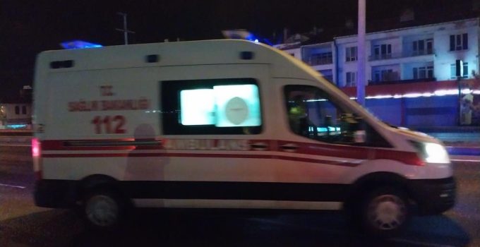 Yola savrulan kurye yaralandı