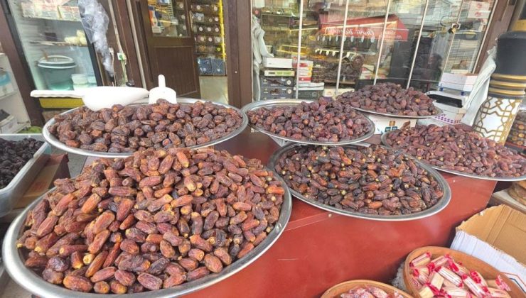 Hurma tezgahları renklendi