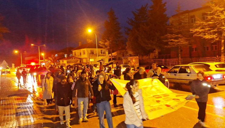 Ramazan’ın gelişini fener alayı ile karşıladılar