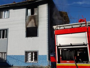 3 katlı binada çıkan yangın korkuttu