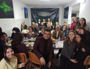 Müdür Küçük gençlerle iftar sofrasında buluştu