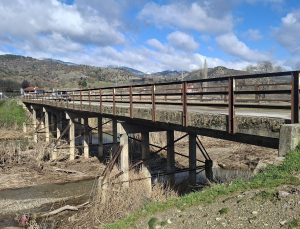 Köy sakinlerinden tehlike saçan köprü için çağrı