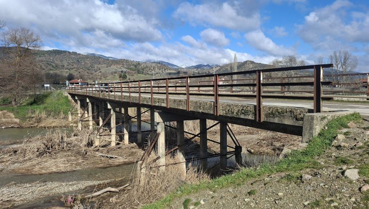 Köy sakinlerinden tehlike saçan köprü için çağrı