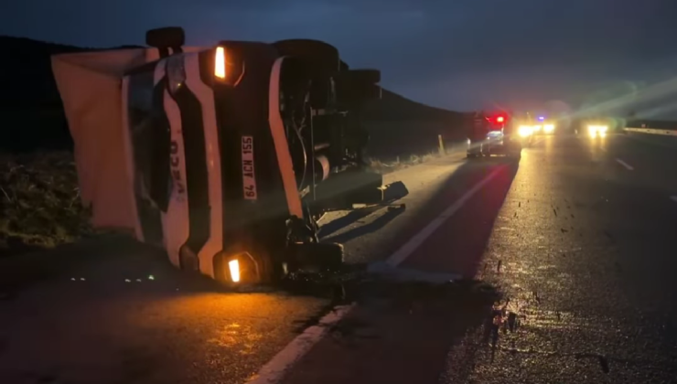 SON DAKİKA – Kontrolden çıkan kamyon devrildi!