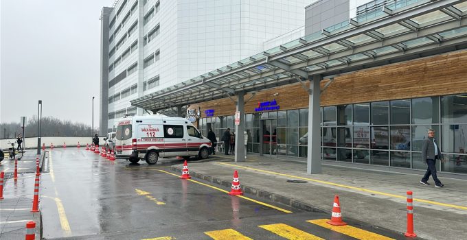 Yedikleri yemekten zehirlenen 2 öğrenci hastanelik oldu