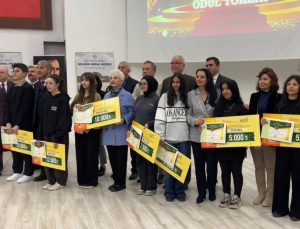 SANATLA YEŞEREN GELECEK: KÜTAHYALI GENÇLER ÖDÜLLERİNE KAVUŞTU