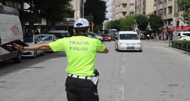 Bayram yolcuları dikkat! Hız aşımında yüzde 10 devri kapandı