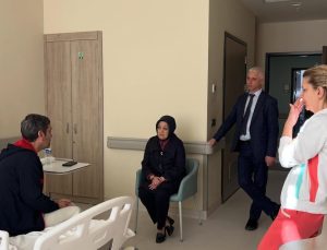 Başkan Erenler’den kazada yaralanan MHP’li Öztulum’a ziyaret