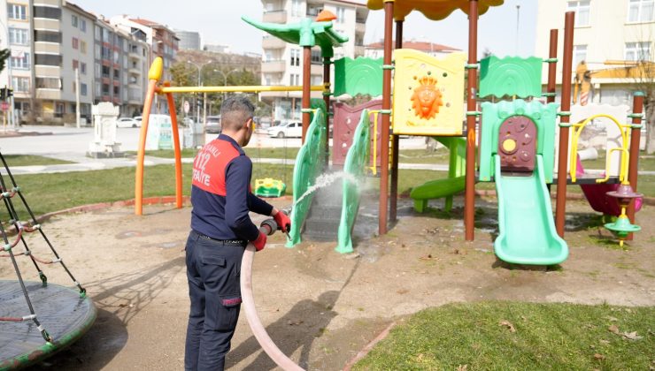 Park ve bahçelerde bahar temizliği