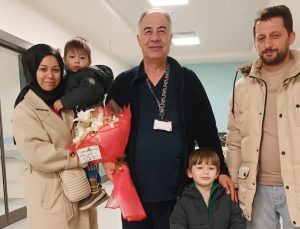 Boğazına şeker kaçan çocuk Heimlich manevrası ile kurtarıldı