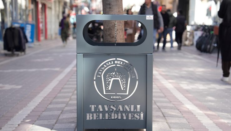 Temiz bir ilçe için yeni atık kutuları hizmette