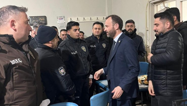 Görev başındaki polislere sahur ziyareti