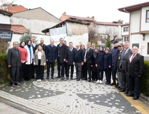 Asırlık çınarlara bayram ziyareti