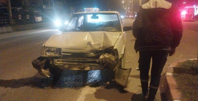 Otomobiller çarpıştı: 2 yaralı