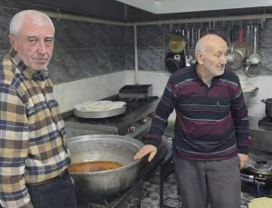 45 yıldır gönül sofrası kuruyorlar