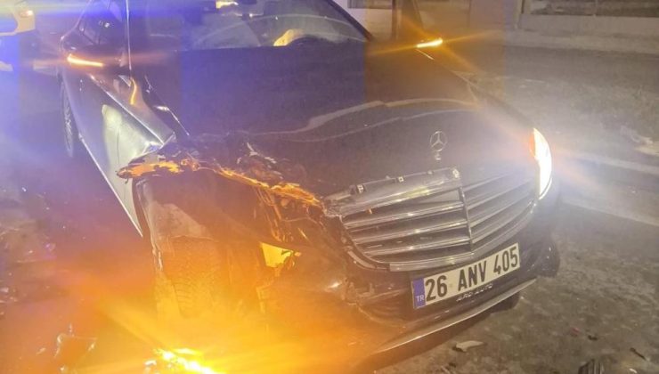 Otomobiller çarpıştı: 3 yaralı