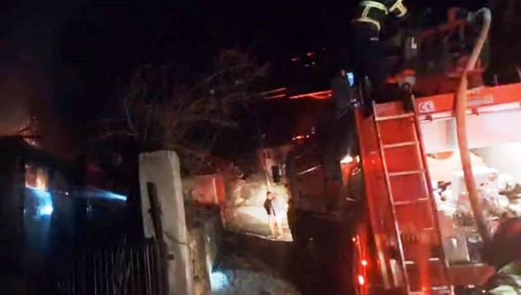 Samanlıkta çıkan yangın eve sıçradı: Alevler güçlükle söndürüldü