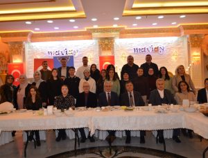 Öğrenciler ilçe protokolüyle iftarda buluştu