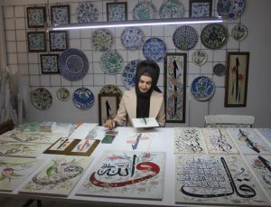 Sanatçı Aşar’dan çiniye zarif dokunuş