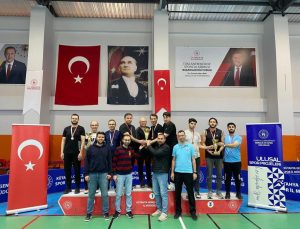 Sağlıkçılar masa tenisinde buluştu