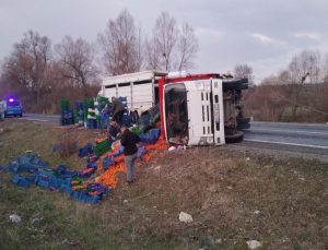 Kamyonet takla attı: 2 yaralı