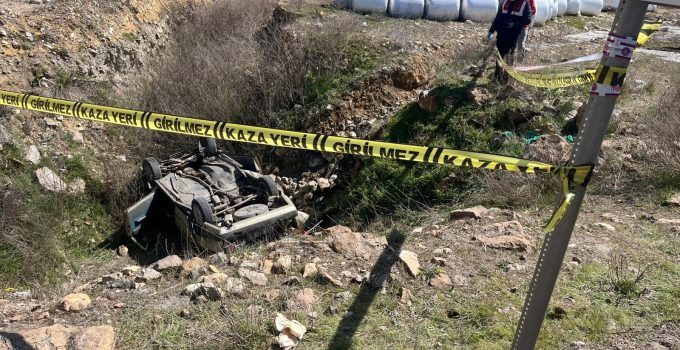 Takla atan otomobil su kanalına uçtu: 2 ölü, 1 yaralı