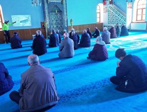 Cami cemaatine trafik eğitimi verildi