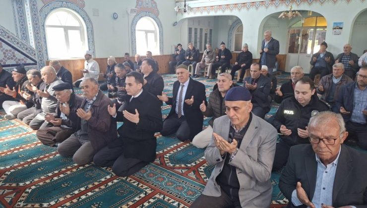 Depremde hayatını kaybedenler dualarla anıldı