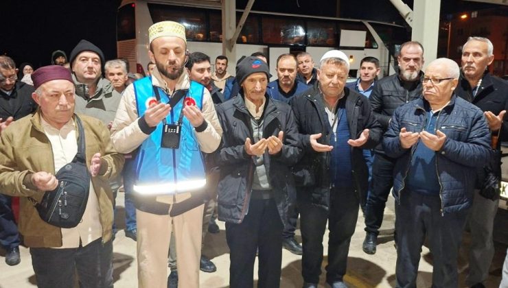 Umreciler dualarla uğurlandı
