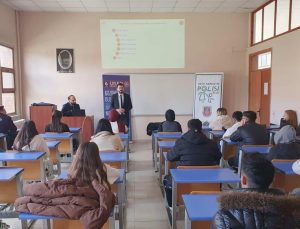 Jandarma ekiplerinden öğrencilere ‘madde bağımlılığı’ semineri