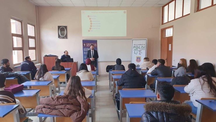 Jandarma ekiplerinden öğrencilere ‘madde bağımlılığı’ semineri