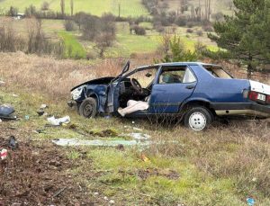Otomobiller çarpıştı: 2 yaralı