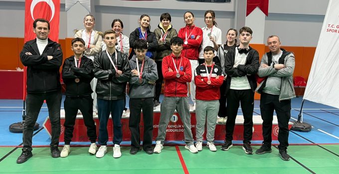 Atletizmde Pazarlar Spor Lisesi rüzgarı