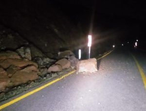 Emet’te toprak kayması: Ulaşım aksadı