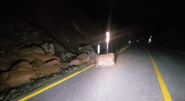 Emet’te toprak kayması: Ulaşım aksadı