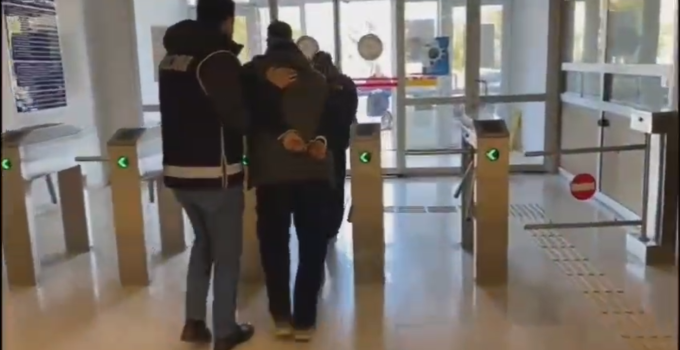 SAVCIYIZ DİYEREK 1,8 MİLYON TL DOLANDIRDILAR: 2 ŞÜPHELİ TUTUKLANDI