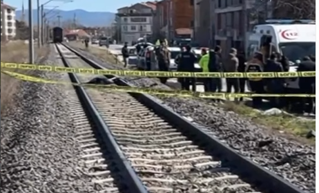 Hemzemin geçitte feci kaza: Olay yerinde can verdi