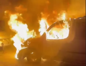  Hafif ticari araç alev topuna döndü