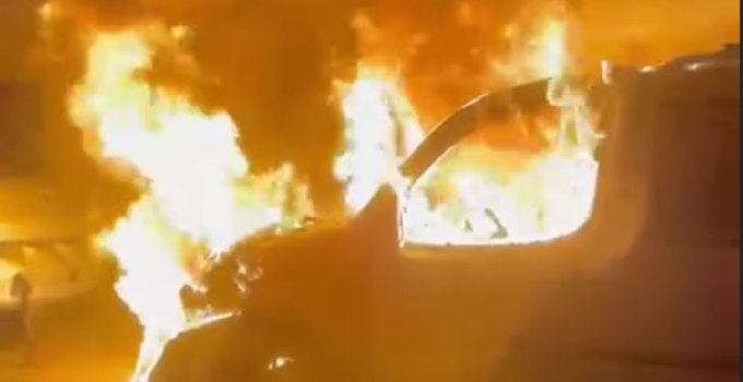  Hafif ticari araç alev topuna döndü