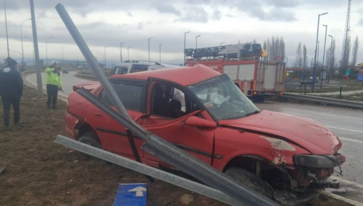 Altıntaş’ta korkutan kaza: 8 kişi yaralandı