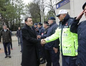 Vali Işın ve beraberindeki heyet güvenlik güçleriyle bayramlaştı