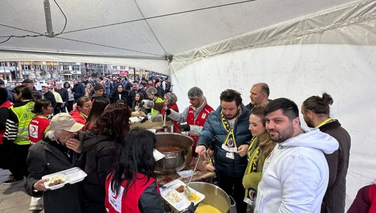 Sarı-lacivertli dayanışma: İftar sofrasında buluşup kan bağışında bulundular