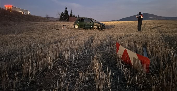 Otomobil tarlaya uçtu: 1 ölü 2 yaralı