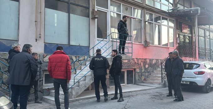 Yalnız yaşayan adam evinde ölü bulundu