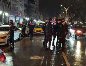 Alkollü eğlence mekanı önünde kavga: 4 gözaltı