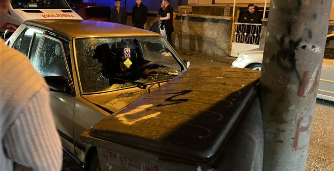 Alkollü sürücünün kullandığı otomobil beton direğe çarptı: 1’i ağır 2 yaralı