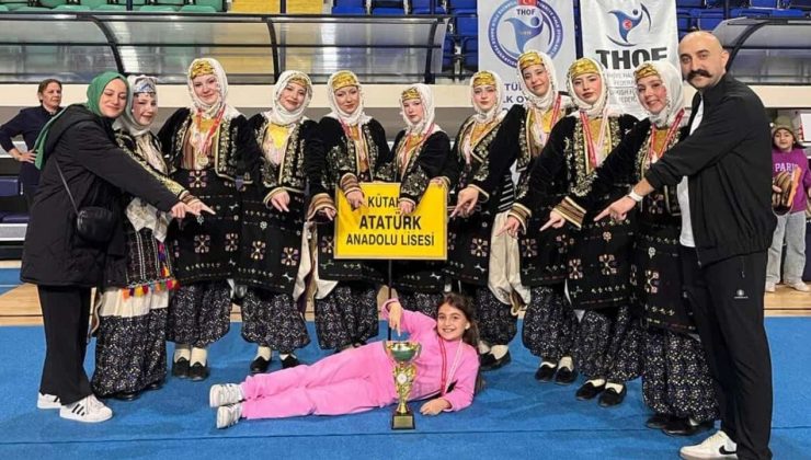 Atatürk Anadolu Lisesi kızları geleneği bozmadı: Yine birinci oldular